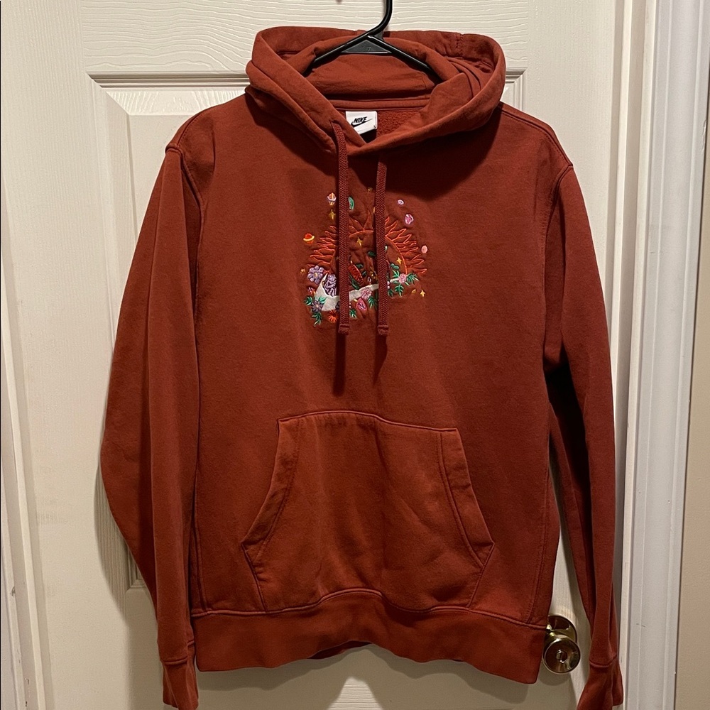 Nike hoodie sweatshirt embroidered graphic